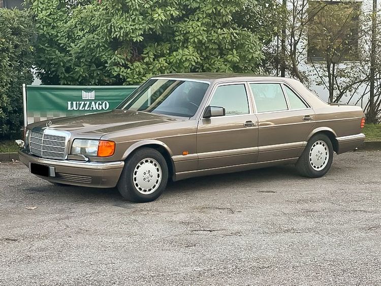 Mercedes-Benz 560 SEL