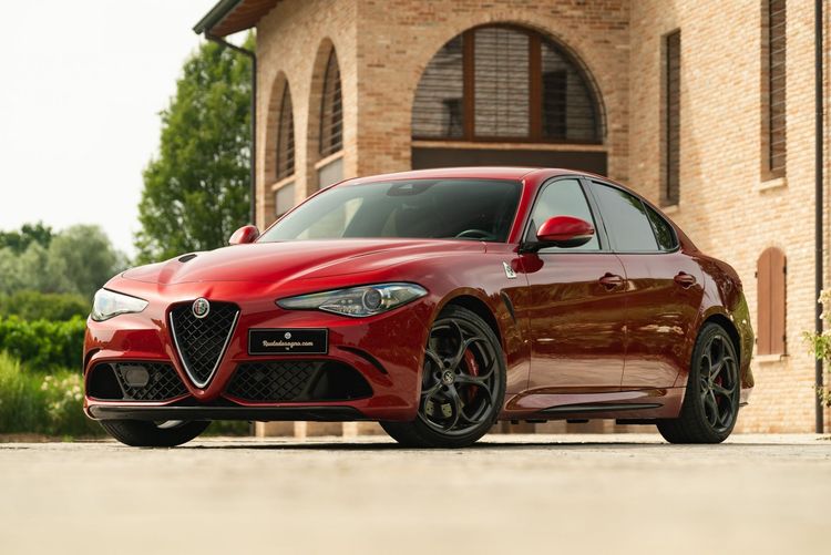 Alfa Romeo Giulia Quadrifoglio - Manuale
