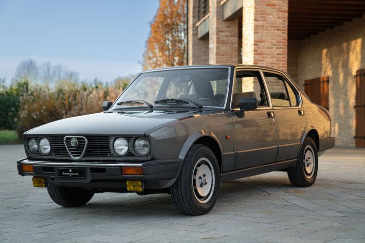 Alfa Romeo ALFETTA INIEZIONE QUADRIFOGLIO ORO