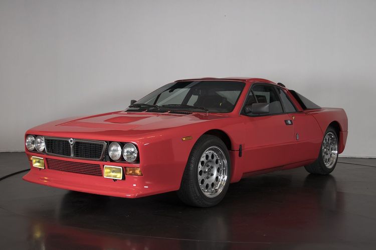 Lancia Rally 037 "stradale"