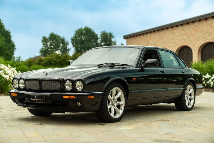 Jaguar XJ