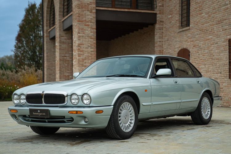 Jaguar XJ8 3.2