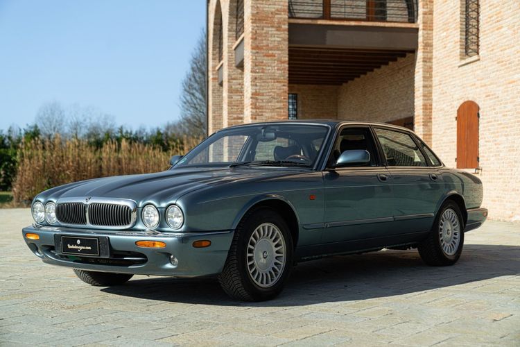 Jaguar XJ8 3.2 EXECUTIVE