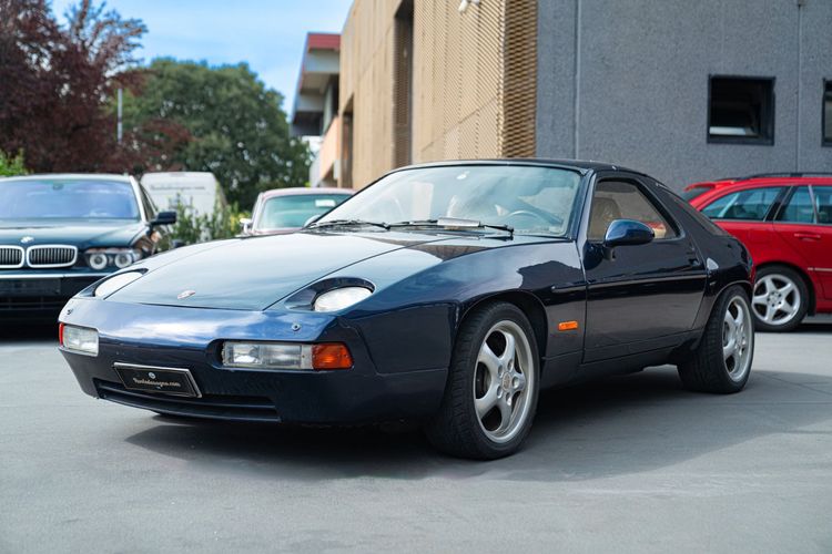 Porsche 928